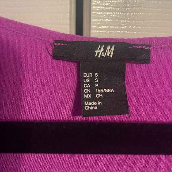 H&M short sleeve fitted lace overlay dress in purple size small - Picture 6 of 11